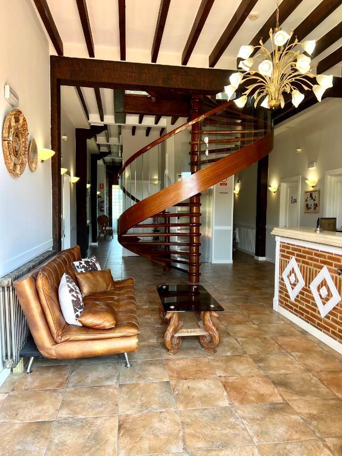 Hotel Villa Maria Revilla De Camargo Zewnętrze zdjęcie