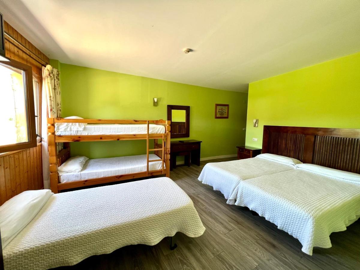 Hotel Villa Maria Revilla De Camargo Zewnętrze zdjęcie