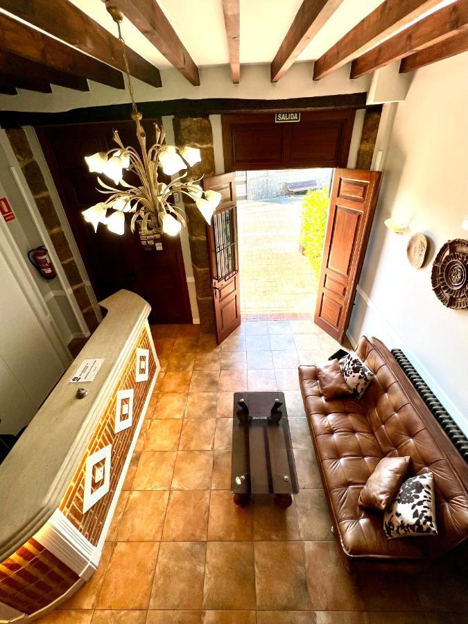 Hotel Villa Maria Revilla De Camargo Zewnętrze zdjęcie
