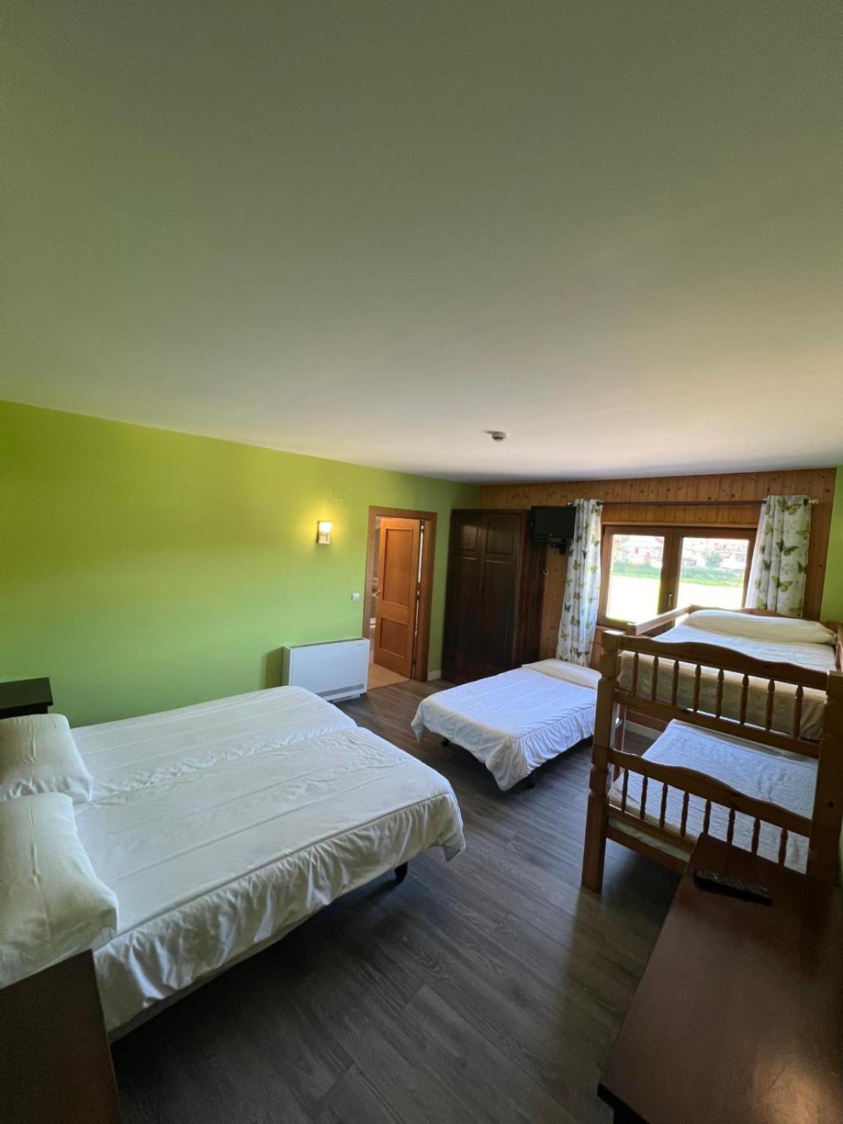 Hotel Villa Maria Revilla De Camargo Zewnętrze zdjęcie