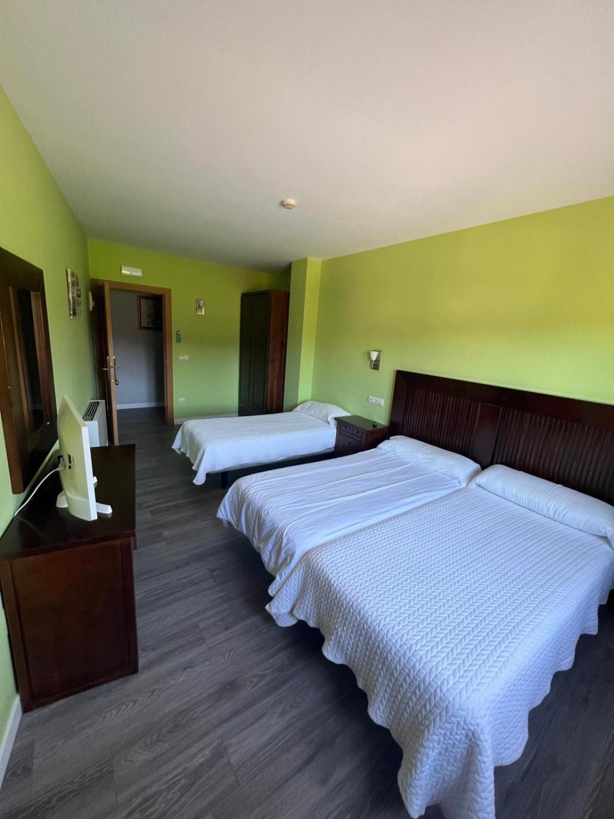 Hotel Villa Maria Revilla De Camargo Zewnętrze zdjęcie