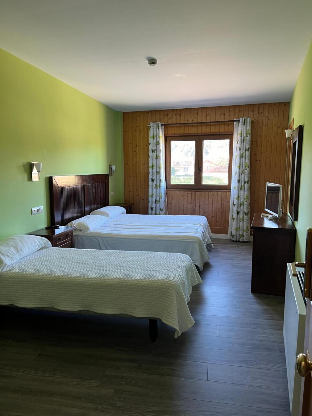 Hotel Villa Maria Revilla De Camargo Zewnętrze zdjęcie